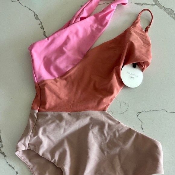 Tularosa cut out swimsuit - Picture 2 of 3